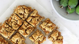 Laura's Feijoa Crumble Slice